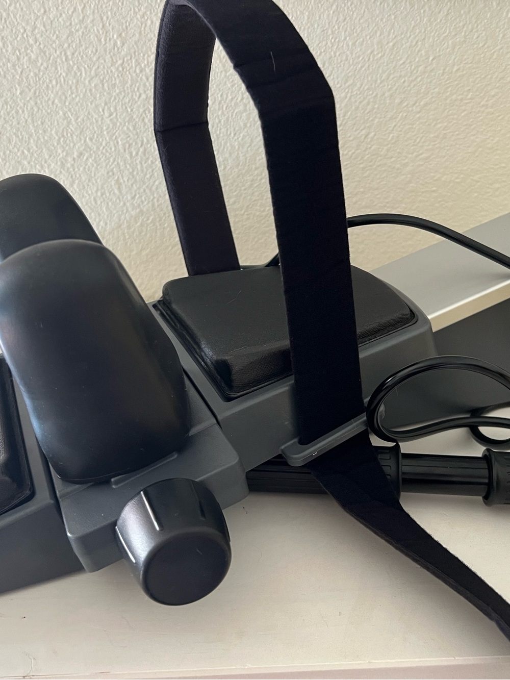 Saunders at home cervical traction device